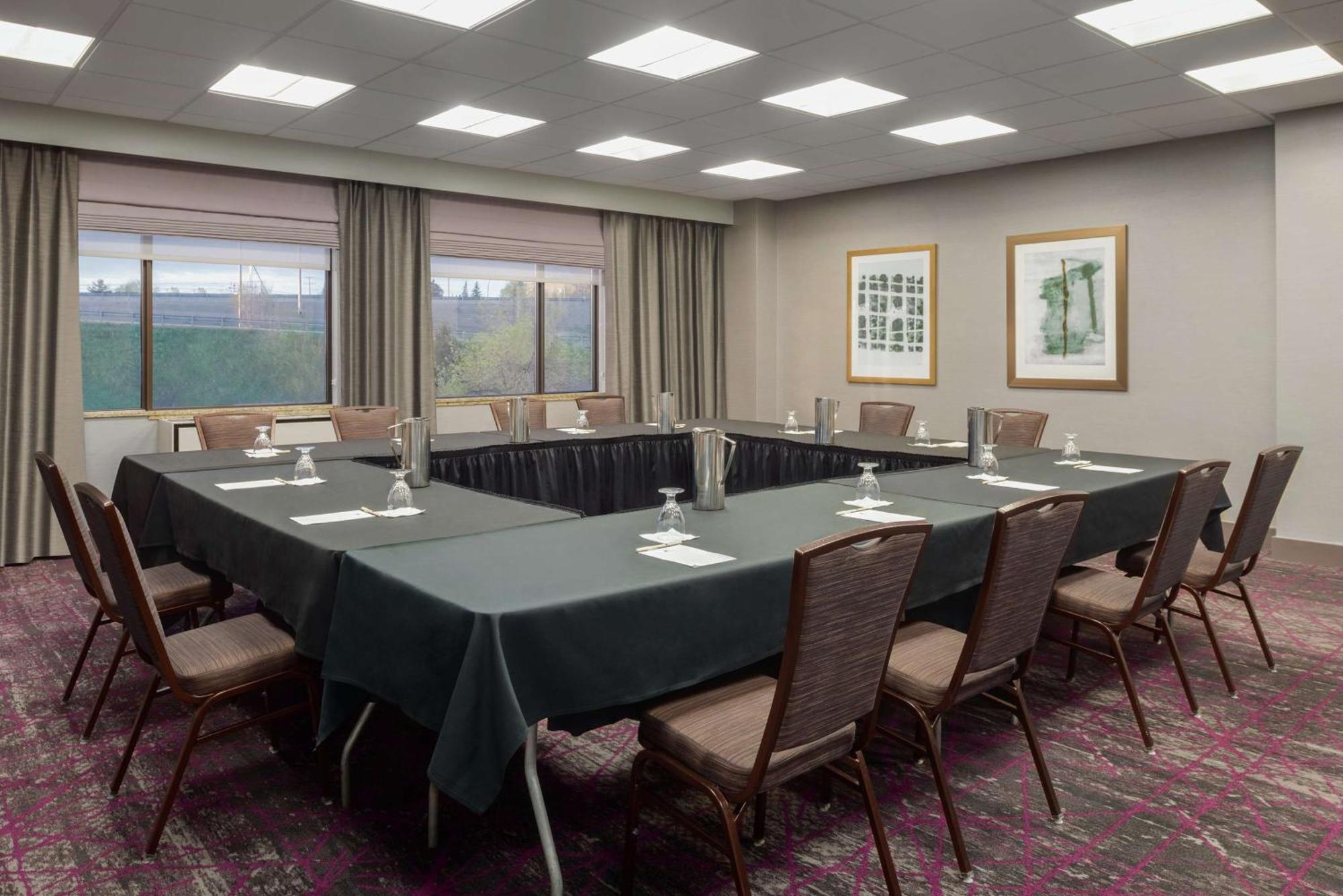 Doubletree By Hilton St. Paul, Mn 4*