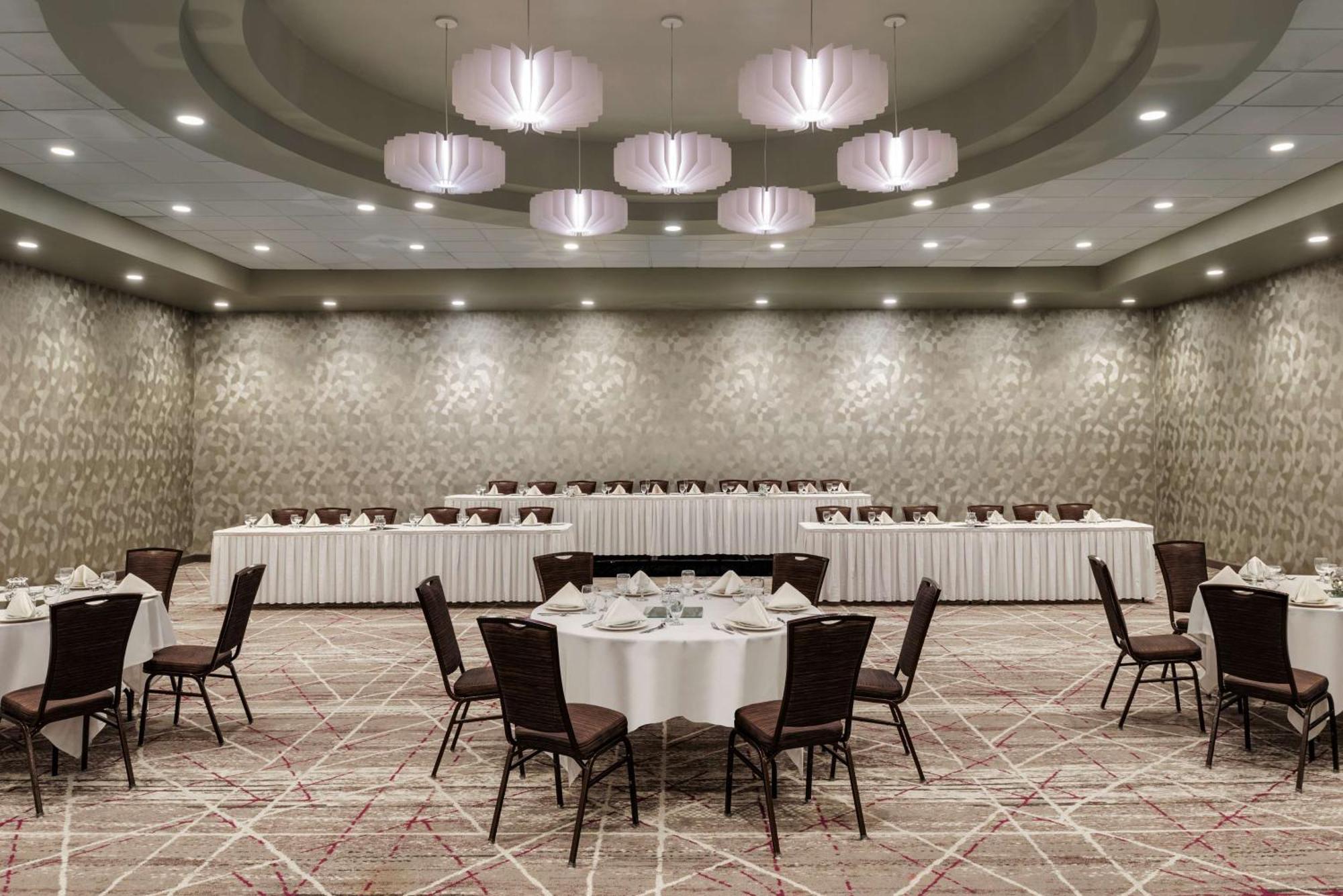 Hotel Doubletree By Hilton St. Paul, Mn 4*